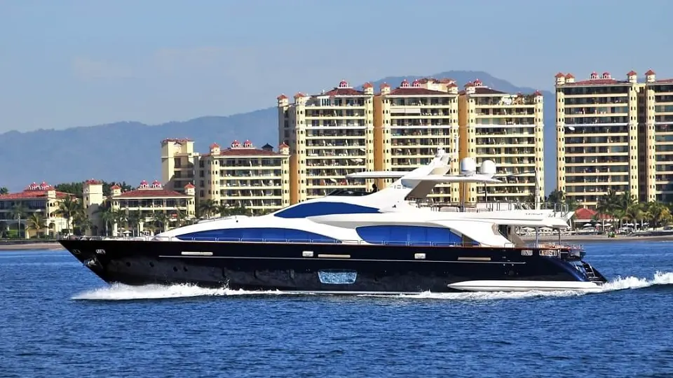 Azimut 105 superyacht
