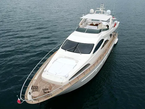 Azimut 80 — flybridge superyacht available for private charter