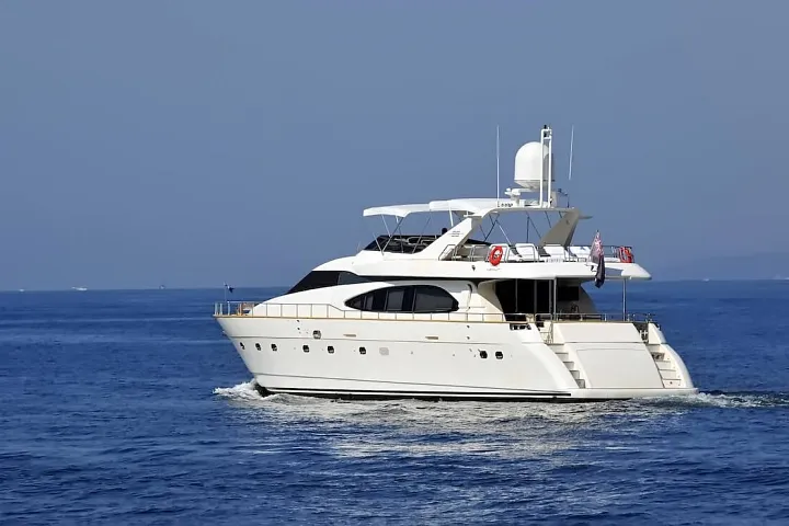The Azimut 85 cruising on deep blue water