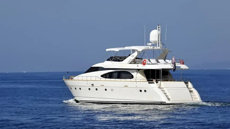 The Azimut 85 cruising on deep blue water