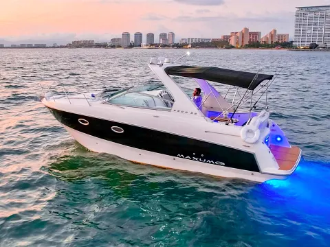 Maxum 30 — sport cruiser available for private charter